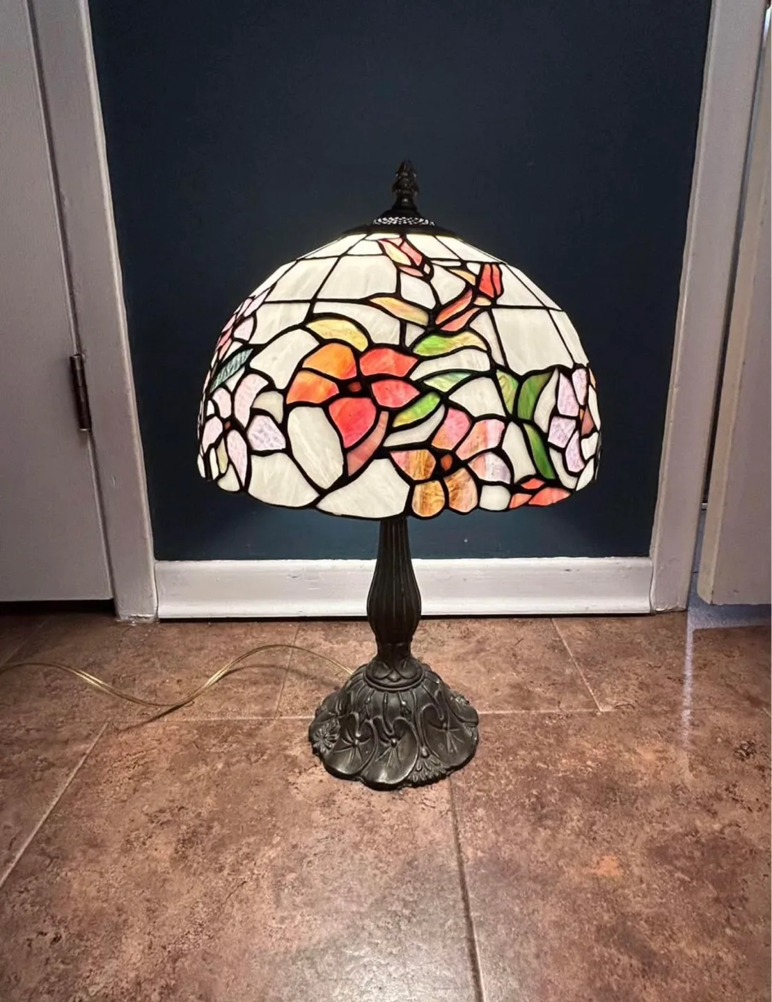 Large Tiffany Style Table Lamp Red Pink Stained Glass Roses image indicator(5)