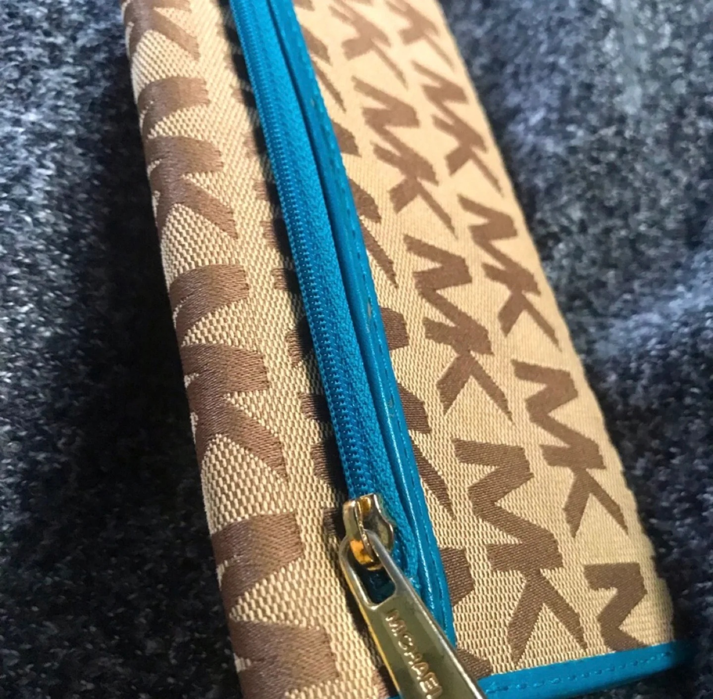 Michael Kors ~ AUSTIN Signature Continental Canvas Wallet image indicator(4)