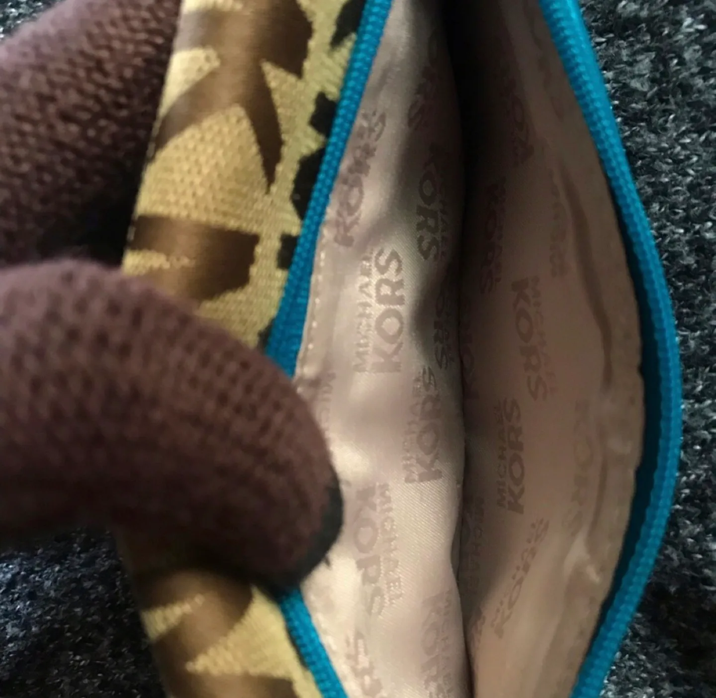 Michael Kors ~ AUSTIN Signature Continental Canvas Wallet image indicator(8)