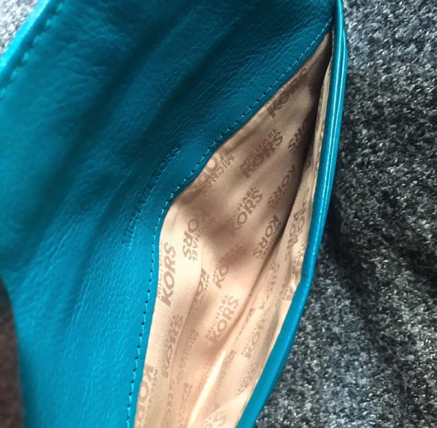 Michael Kors ~ AUSTIN Signature Continental Canvas Wallet image indicator(9)