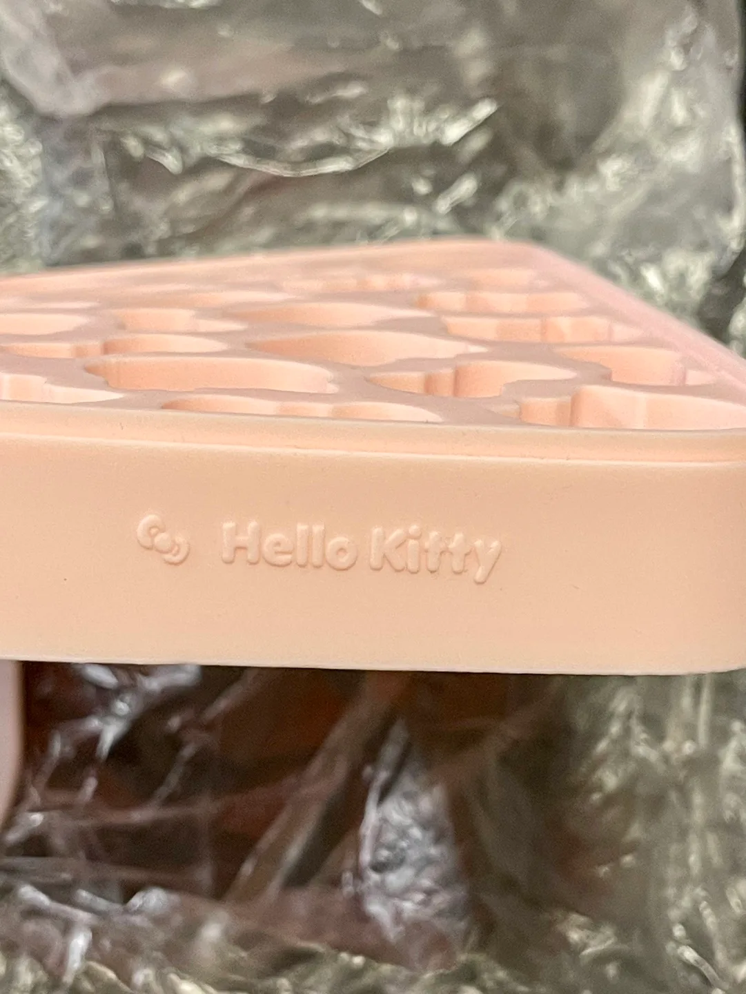 Hello Kitty Ice Cube Tray with Lid image indicator(4)