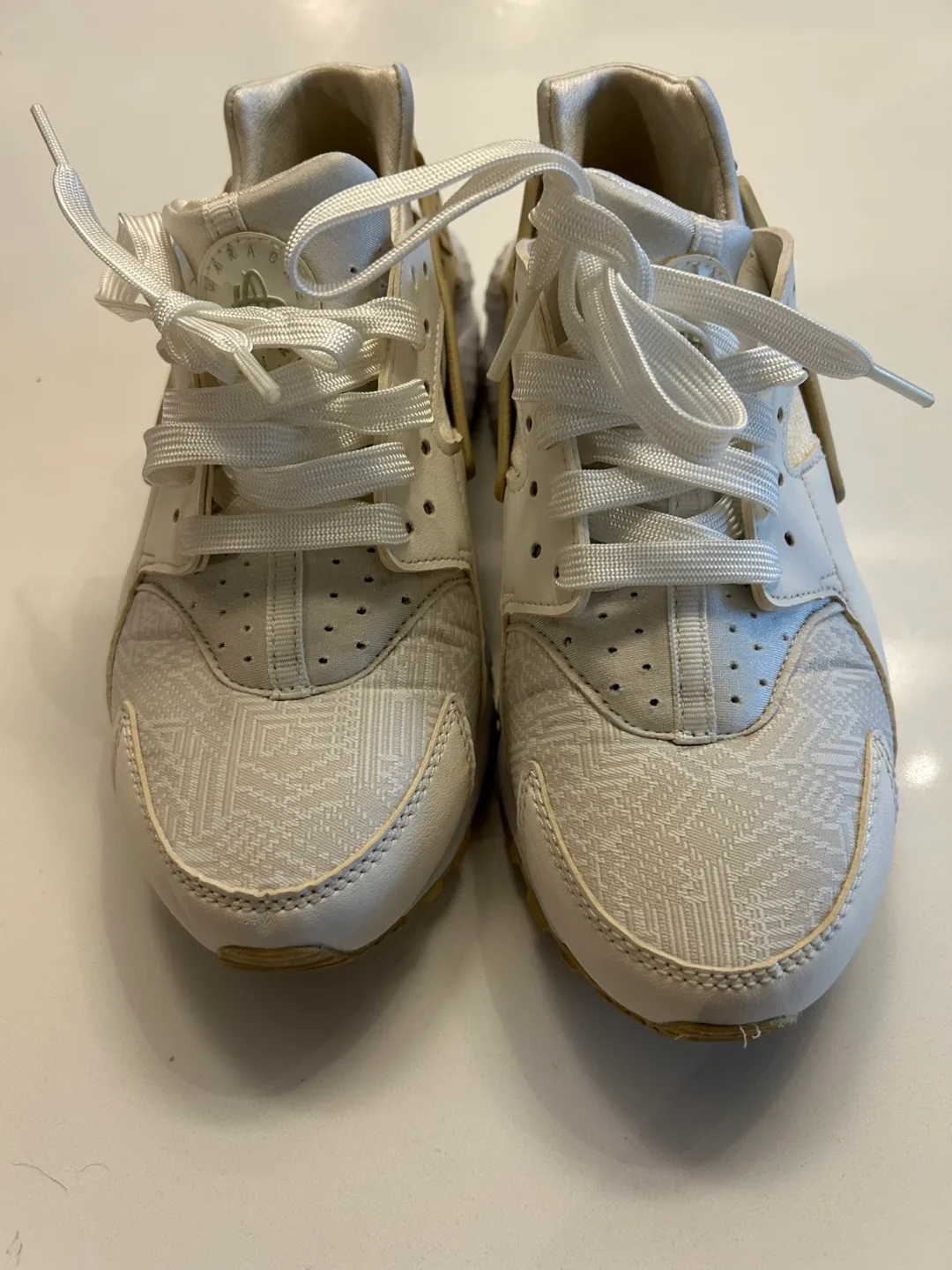 Nike Air Huarache Running Shoes (6Y or 7.5W) image indicator(6)