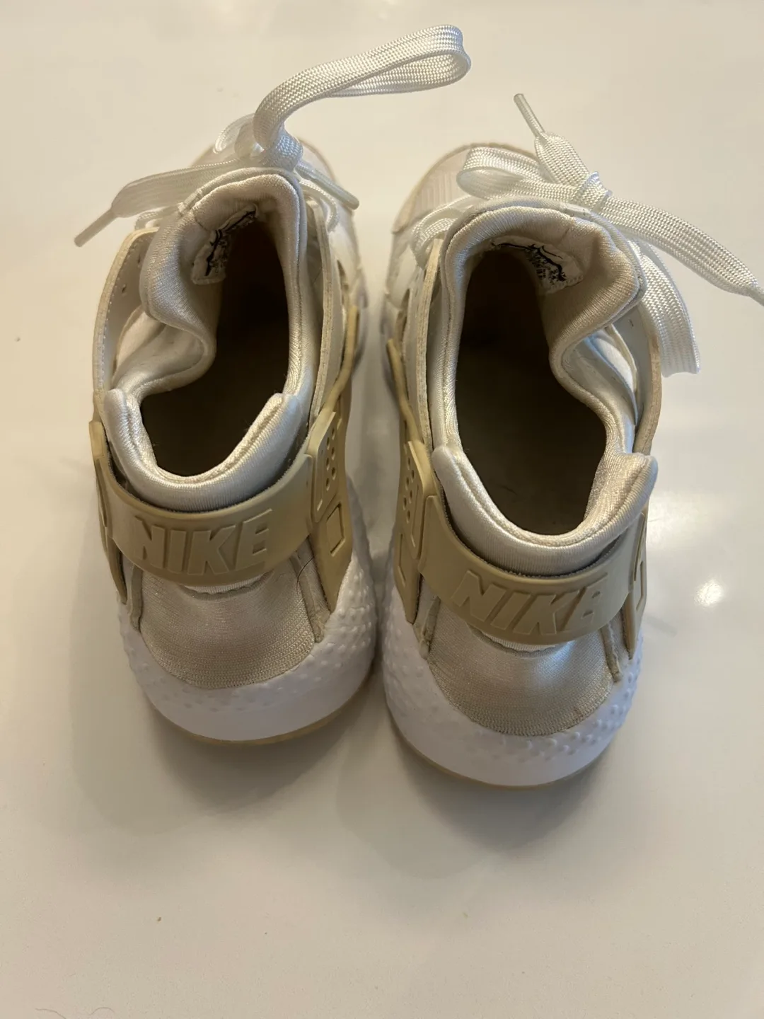 Nike Air Huarache Running Shoes (6Y or 7.5W) image indicator(7)