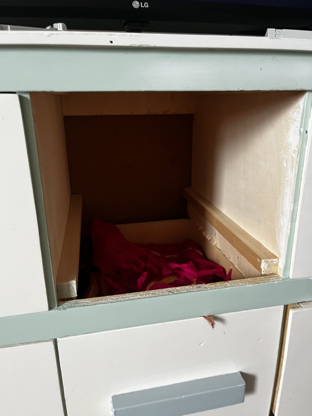 White Dresser with 9 Drawers - photo 2