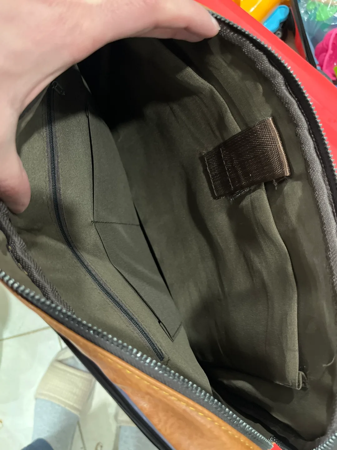 Brown Leather Laptop Bag image indicator(3)