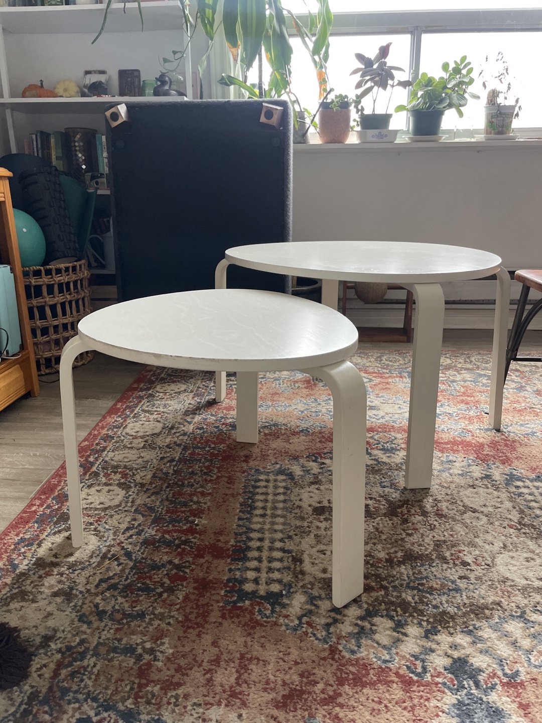 White nesting tables - photo 2
