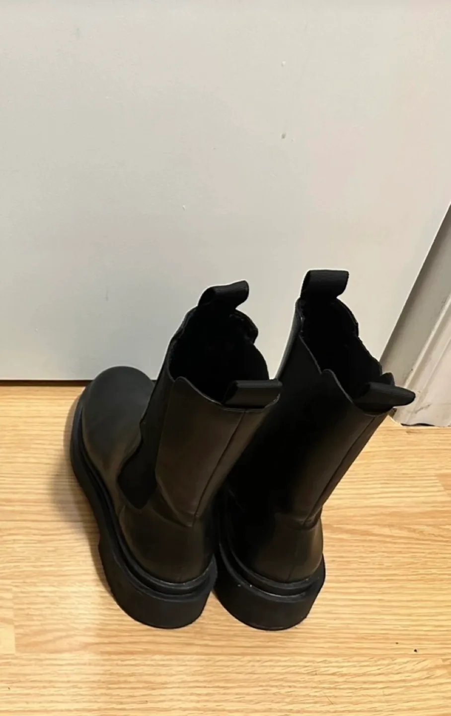 Black Chelsea Boots image indicator(3)