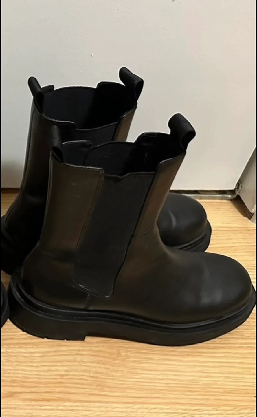 Black Chelsea Boots image indicator(2)
