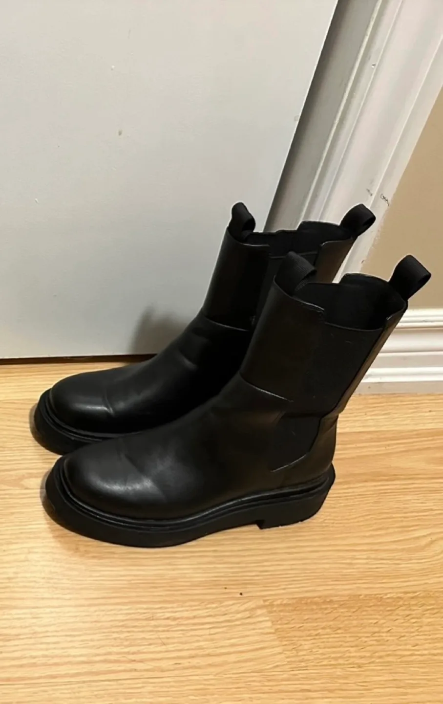 Black Chelsea Boots image indicator(4)