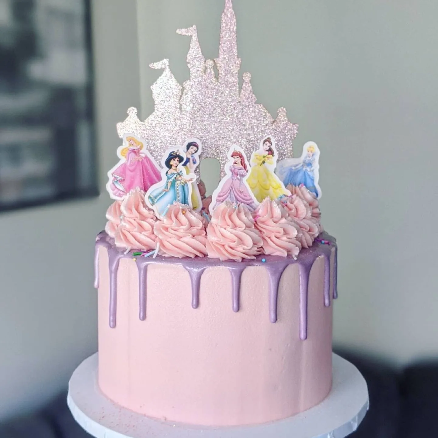 Custom Disney Princesses Cake image indicator(3)