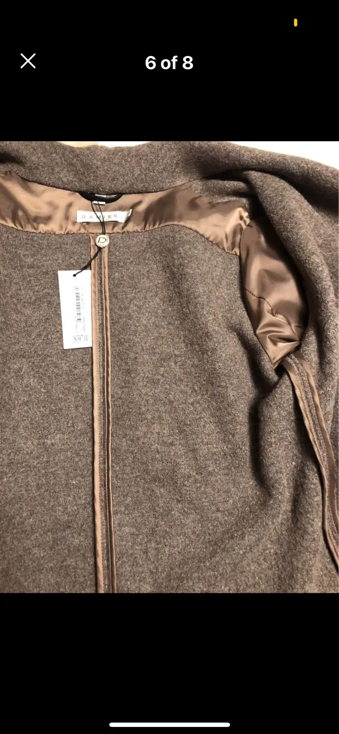 NEW-Danier Women's Coat with Leather Sleeves image indicator(5)