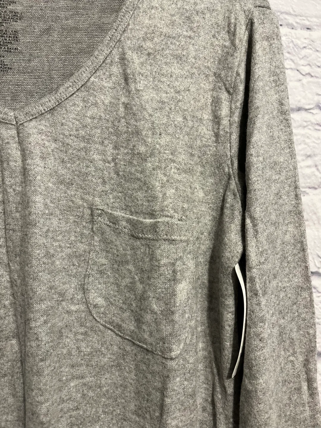 Wonderbra Long Sleeve V-Neck Shirt Size S/P image indicator(3)