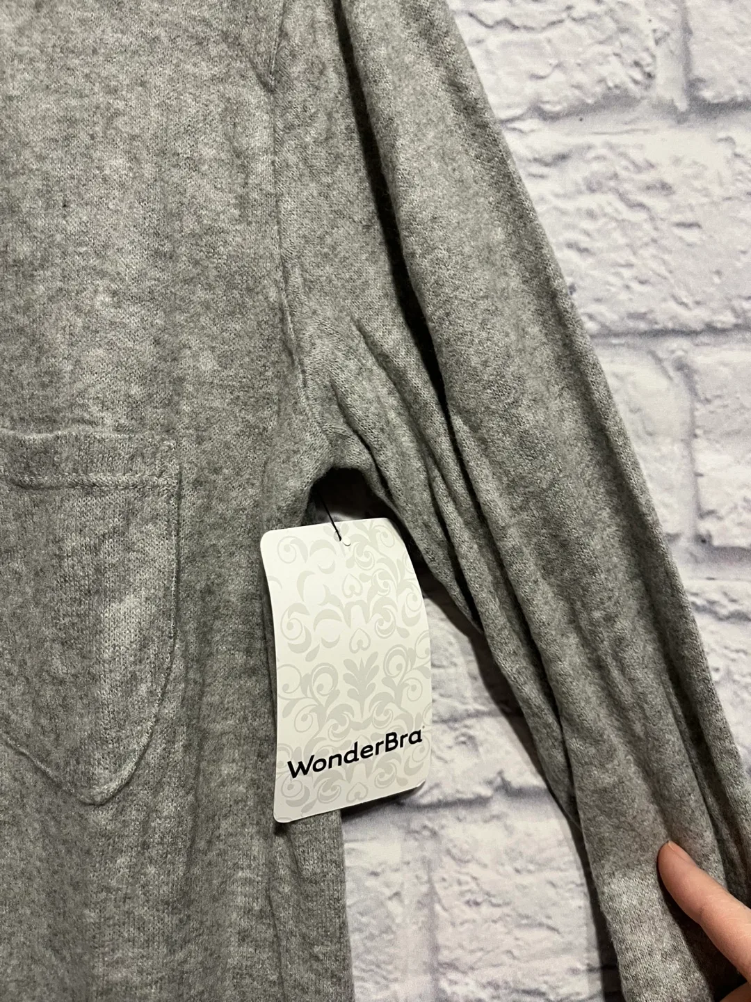 Wonderbra Long Sleeve V-Neck Shirt Size S/P image indicator(4)