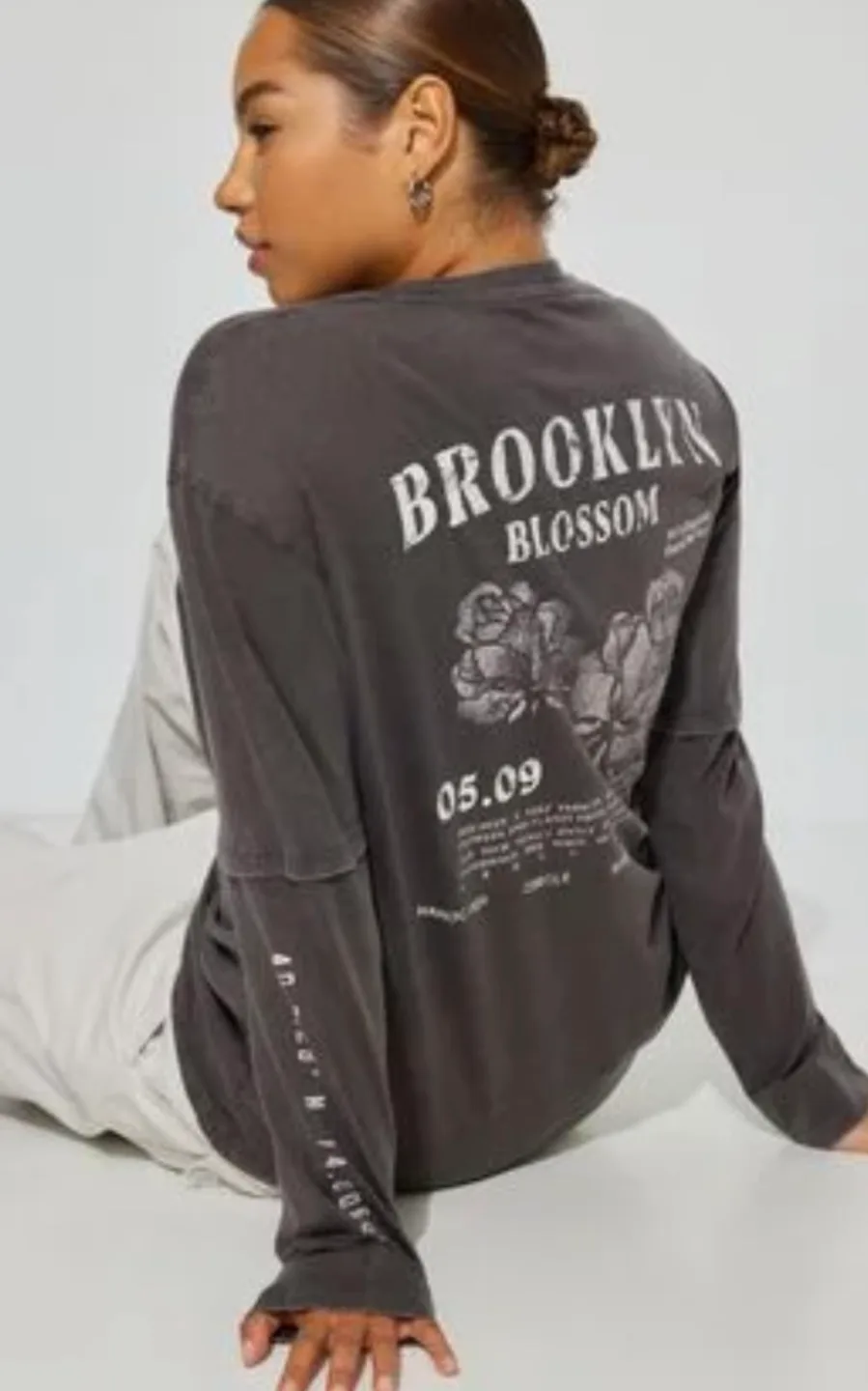 Garage Long Sleeve Graphic T-Shirt image indicator(3)