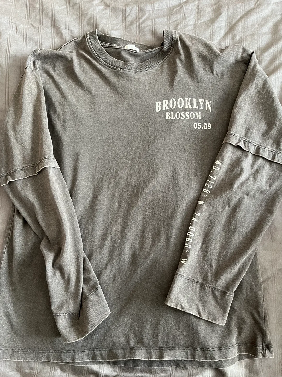 Garage Long Sleeve Graphic T-Shirt image indicator(5)