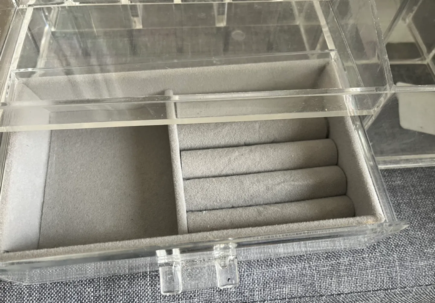 Acrylic Makeup Organizer with Drawer image indicator(2)