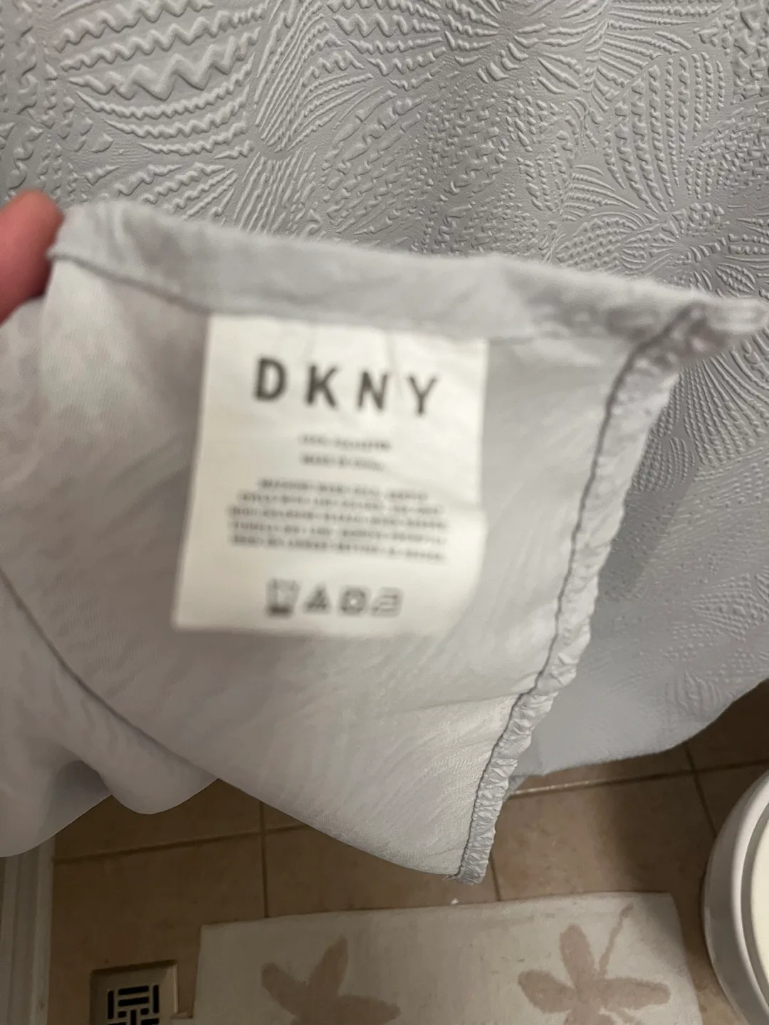 DKNY Shower Curtain with hooks and rod image indicator(2)
