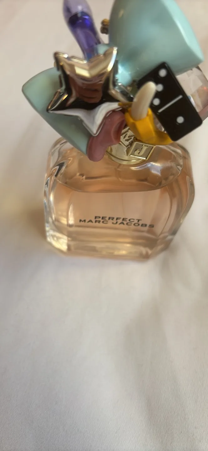 Marc Jacobs Perfect Perfume image indicator(2)