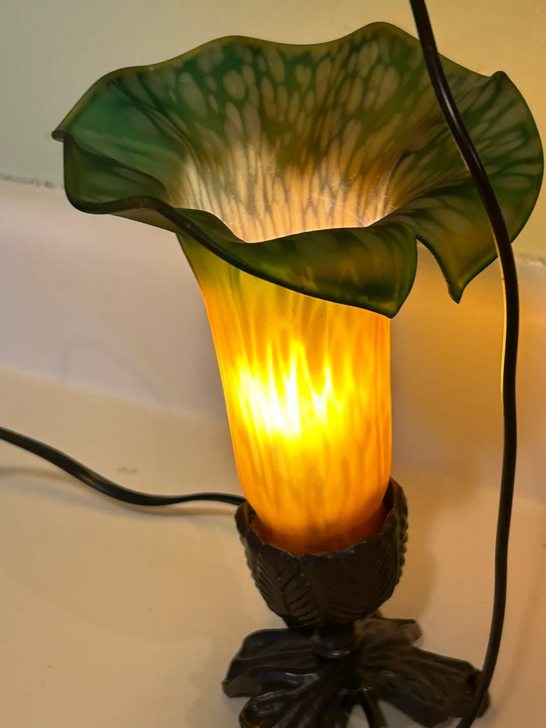 Tiffany Style Tulip Glass Lamp Shade With Humming Bird image indicator(7)