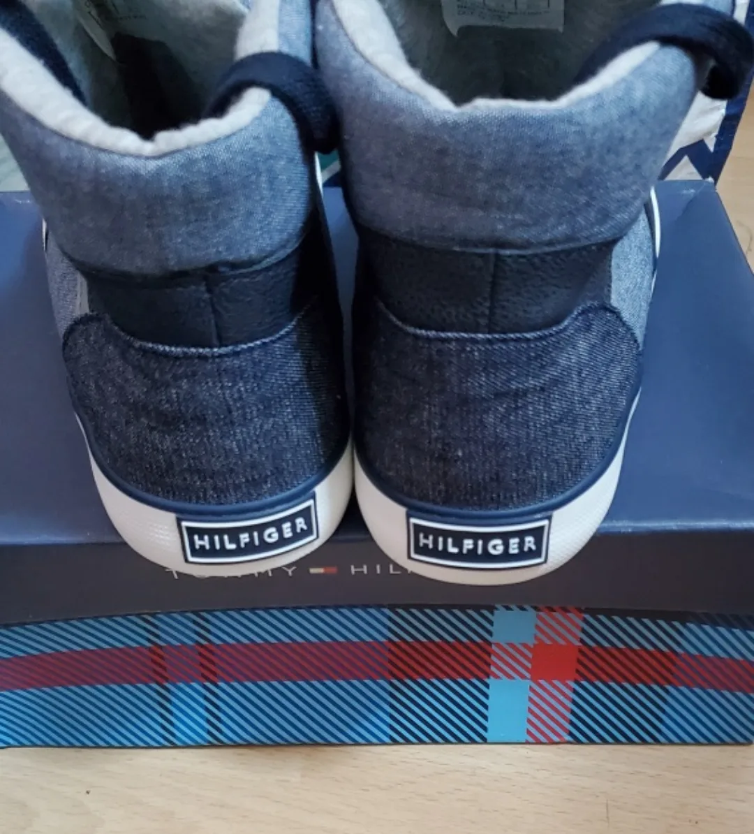 Tommy Hilfiger kids sneaker image indicator(5)