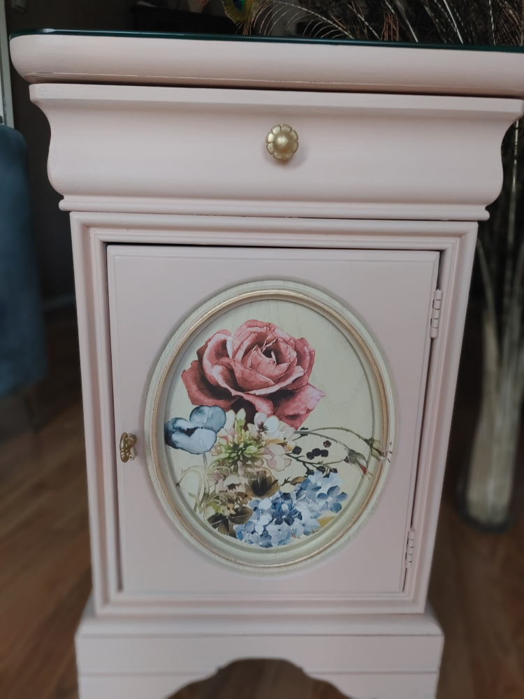 Gorgeous pair of Vintage Nightstands
