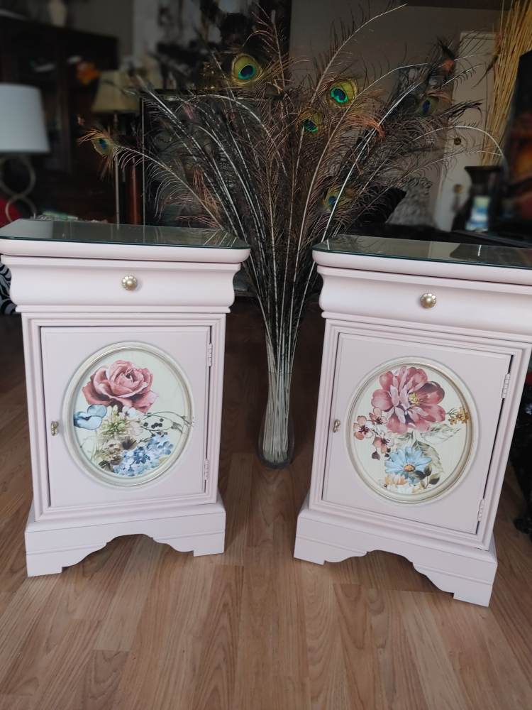 Gorgeous pair of Vintage Nightstands - photo 5