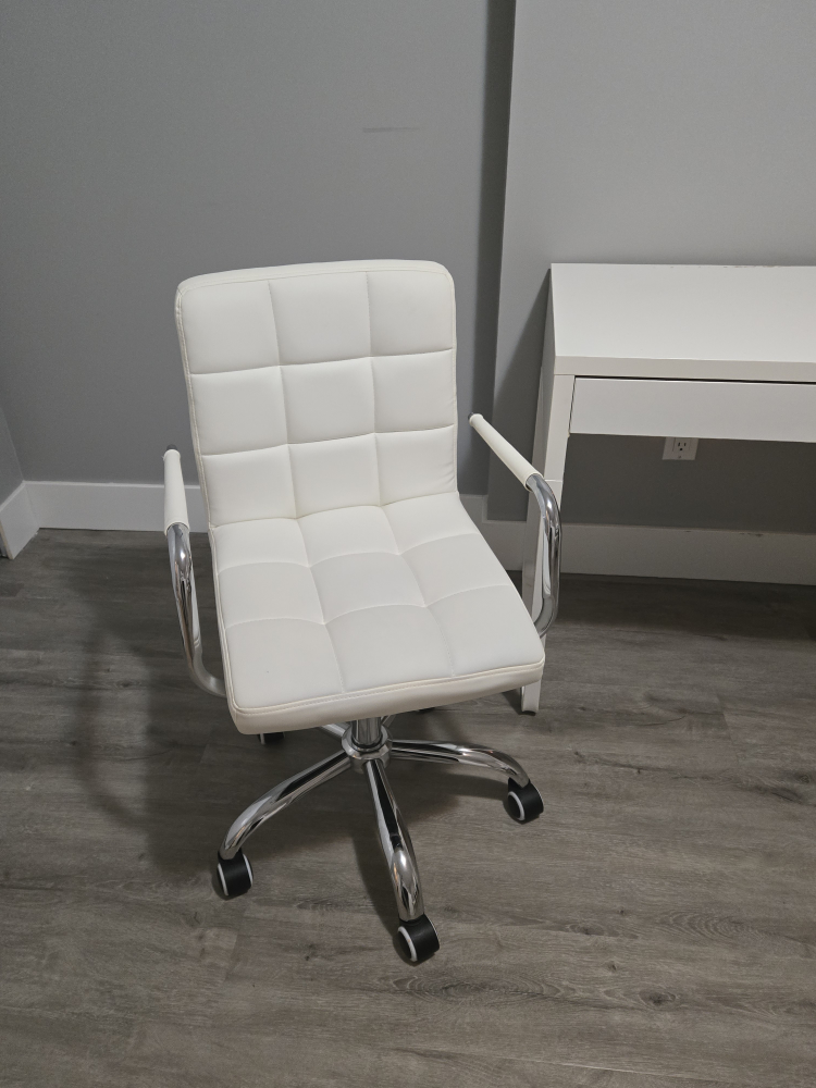 White desk and chair - photo 4