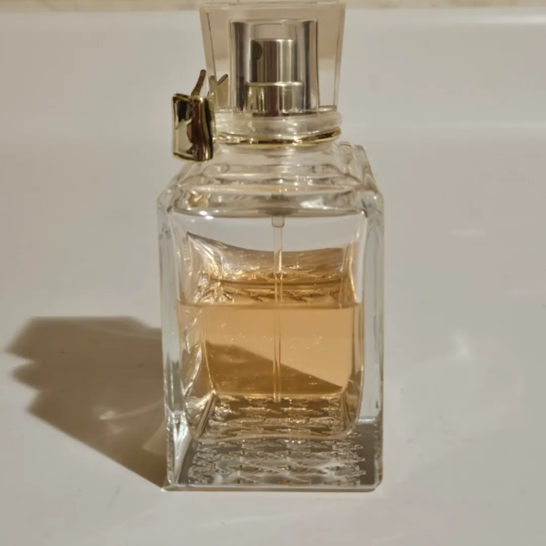Miss Dior Eau De Toilette image indicator(2)