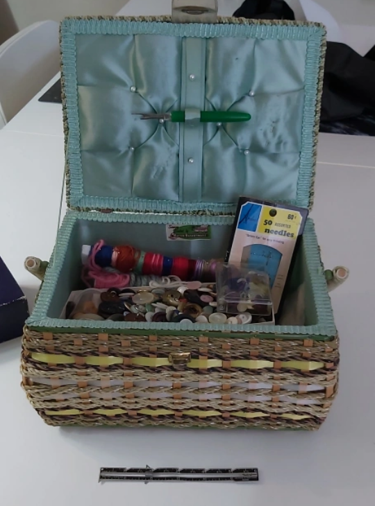 Vintage Sewing Basket - photo 2