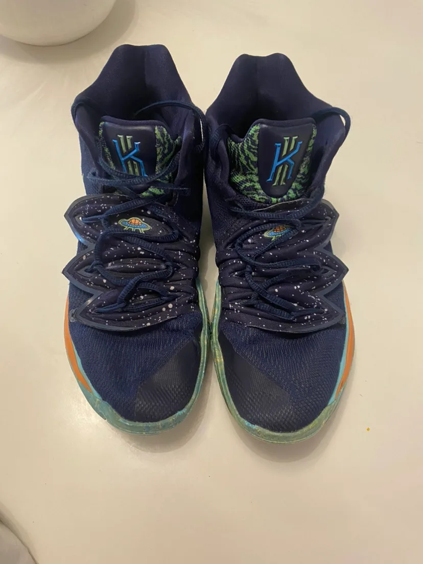 Nike Kyrie 5 Basketball Shoes Size 9.5 image indicator(2)