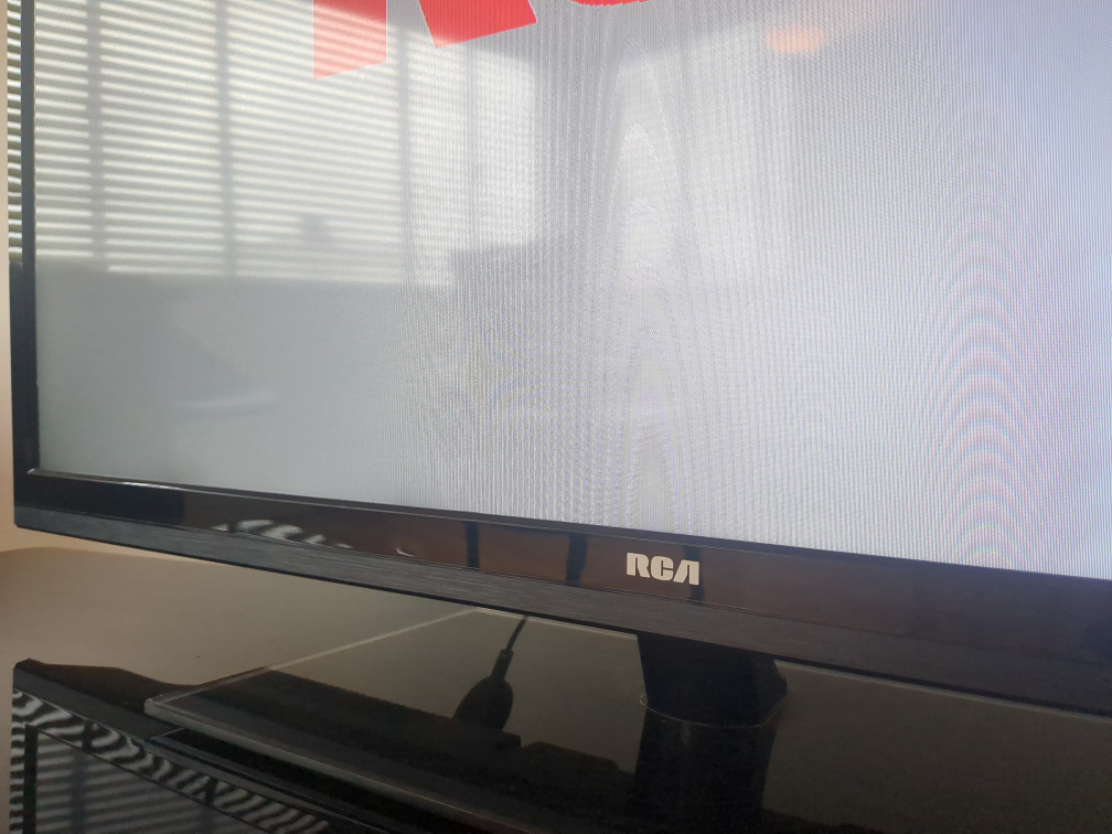 RCA 40" LED TV - photo 3