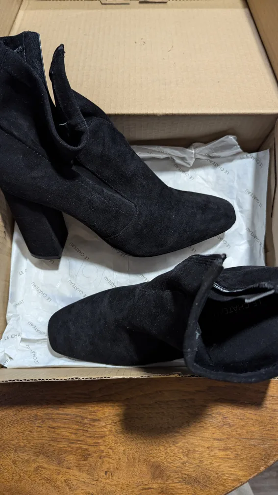 Le Chateau Women's Black Suede Winter Booties image indicator(4)