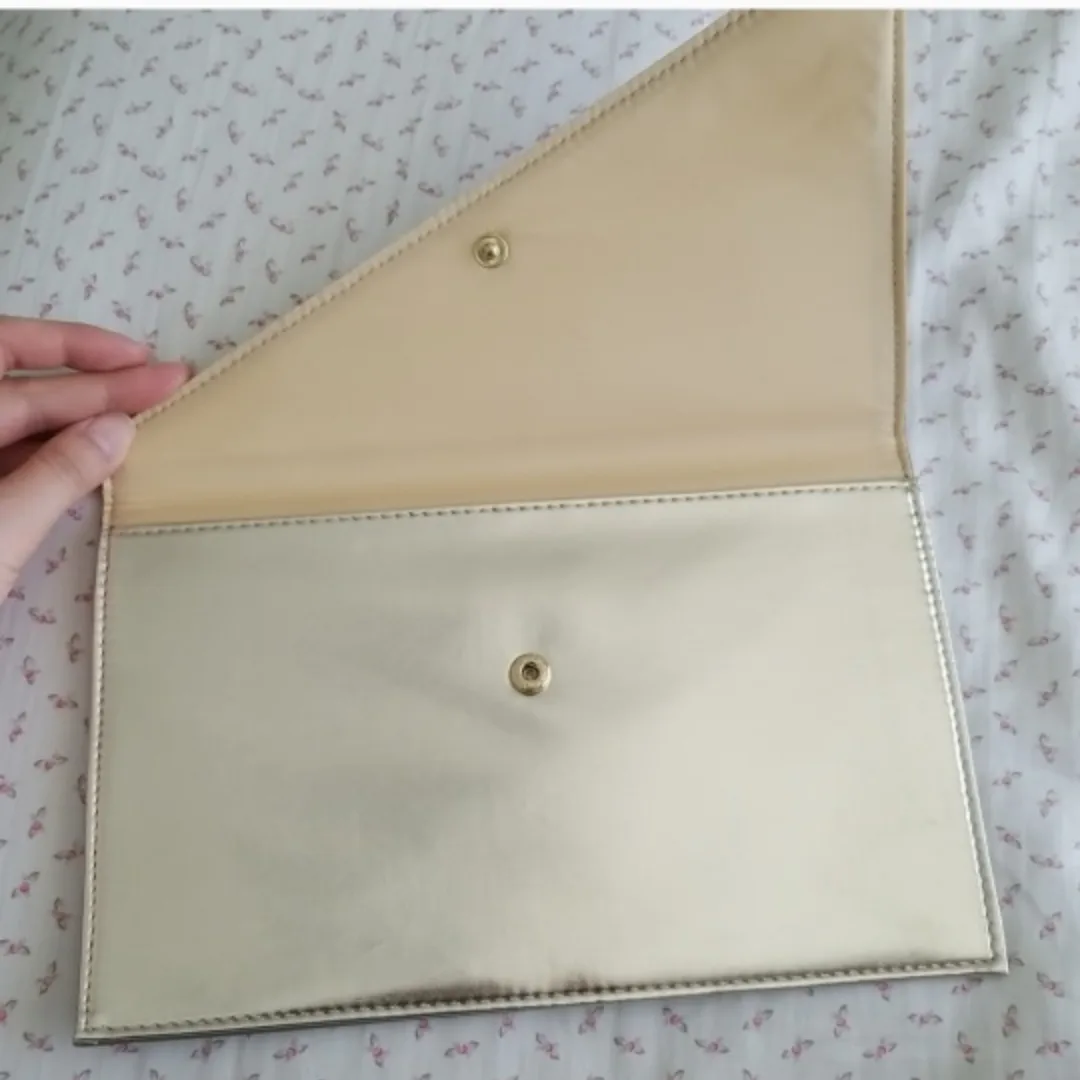 Shiseido Evening Clutch image indicator(3)