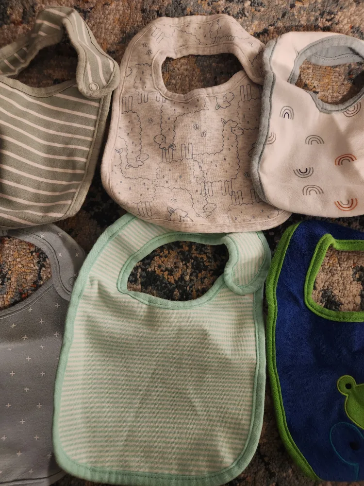 Carter's 6 Baby Bibs image indicator(2)