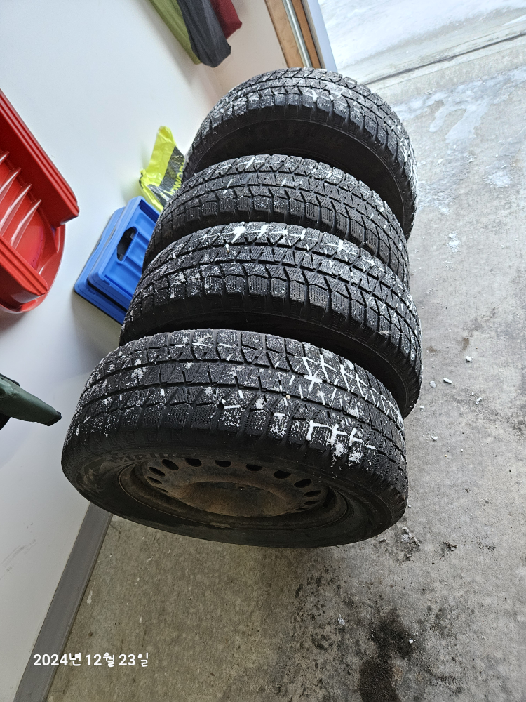 Set of 4 Blizzak Winter Tires on Steel Rims