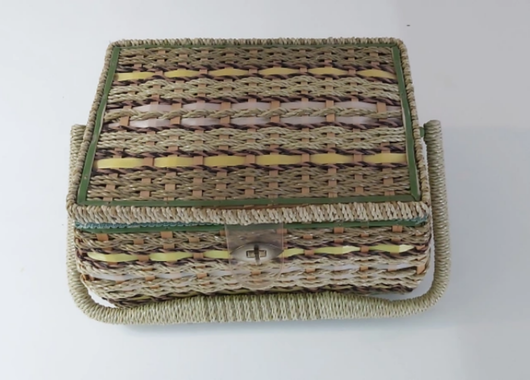 Vintage Sewing Basket - photo 3