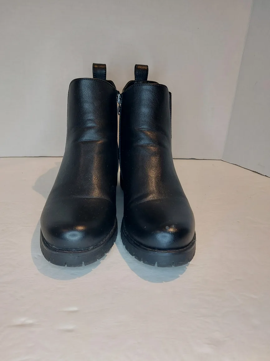 Black Chelsea Boots Women's image indicator(2)