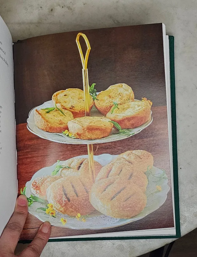 The Official Downton Abbey Afternoon Tea Cookbook image indicator(4)