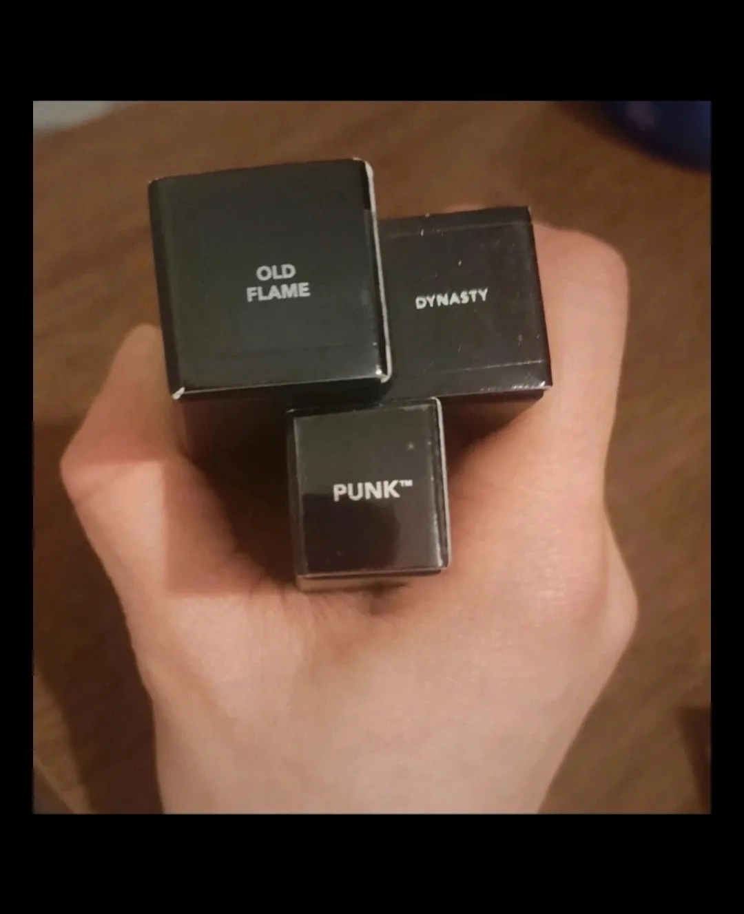 Makeup Kit image indicator(5)