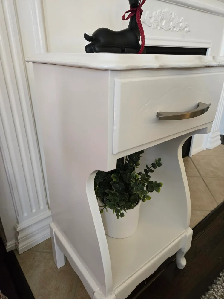 White Nightstand with Drawer and Shelf image indicator(3)