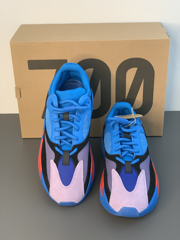 Yeezy Boost 700  - HiRes Blue 11 men size - photo 5