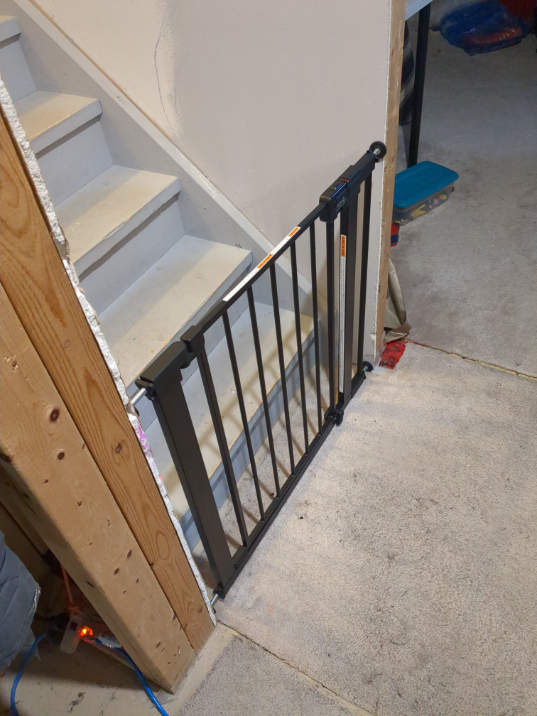 Safety 1st Easy Install Walk-Through Gate 28"H x 29"-35"L - photo 3