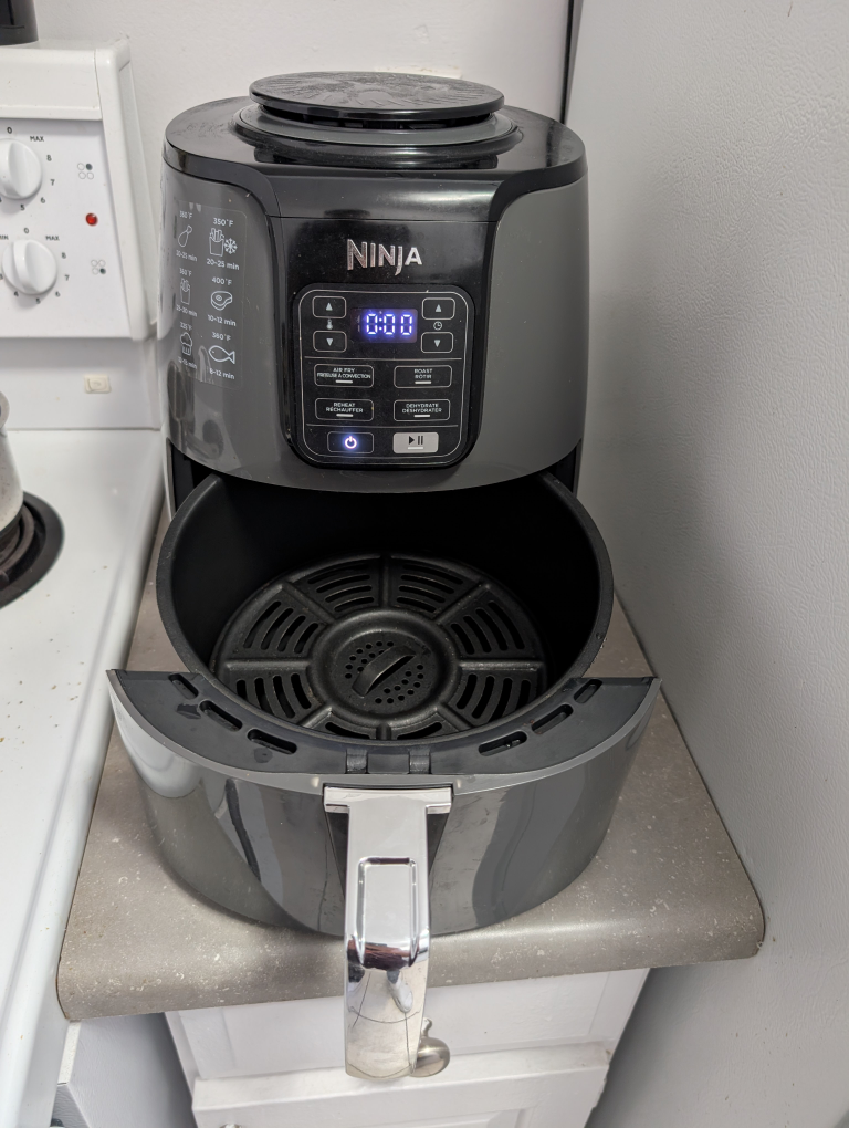 Ninja Air Fryer AF100C - photo 2
