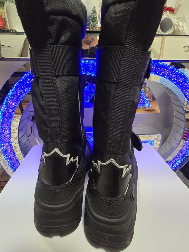 Brand new Ice Fields Winter Boots size US 6 for sale $48 image indicator(5)