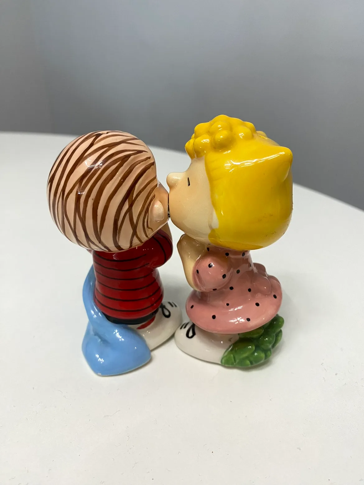 Vintage Linus & Sally Peanuts Ceramic Salt & Pepper Shaker image indicator(2)
