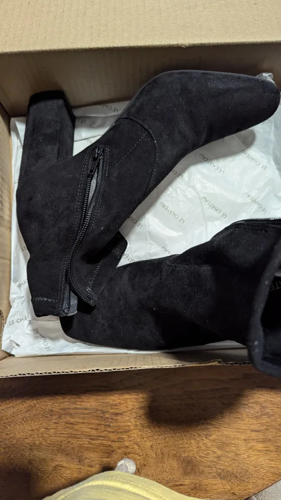 Le Chateau Women's Black Suede Winter Booties image indicator(2)