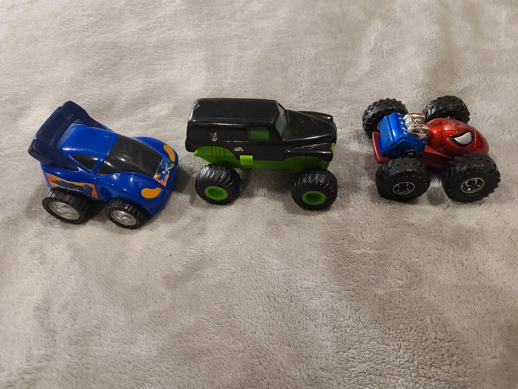 3 Toy Cars image indicator(2)