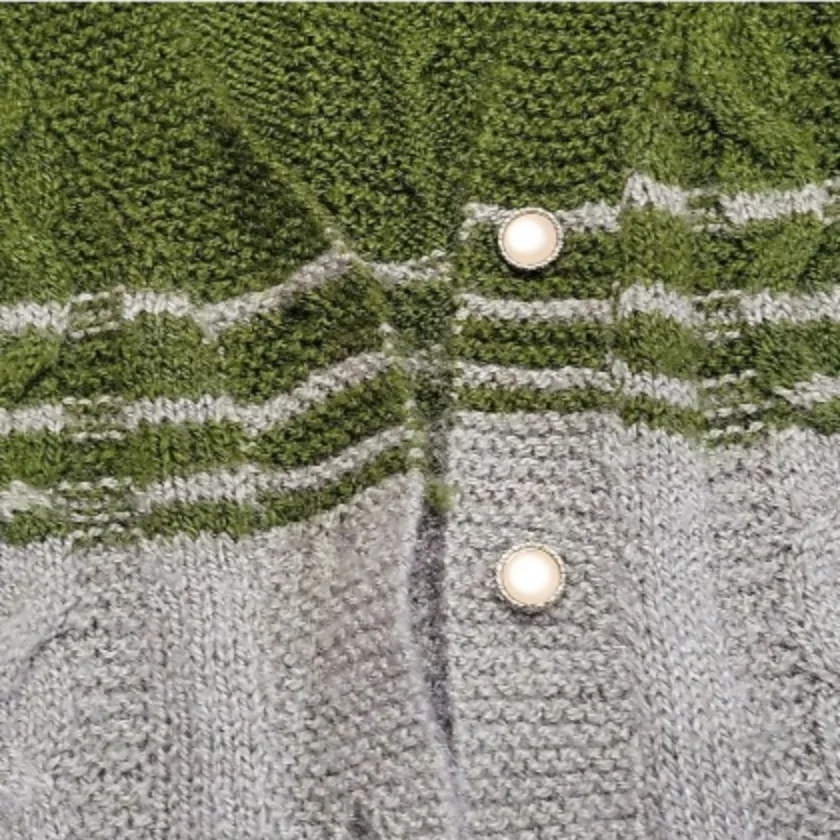 Women's knitted vest & cardigan image indicator(2)