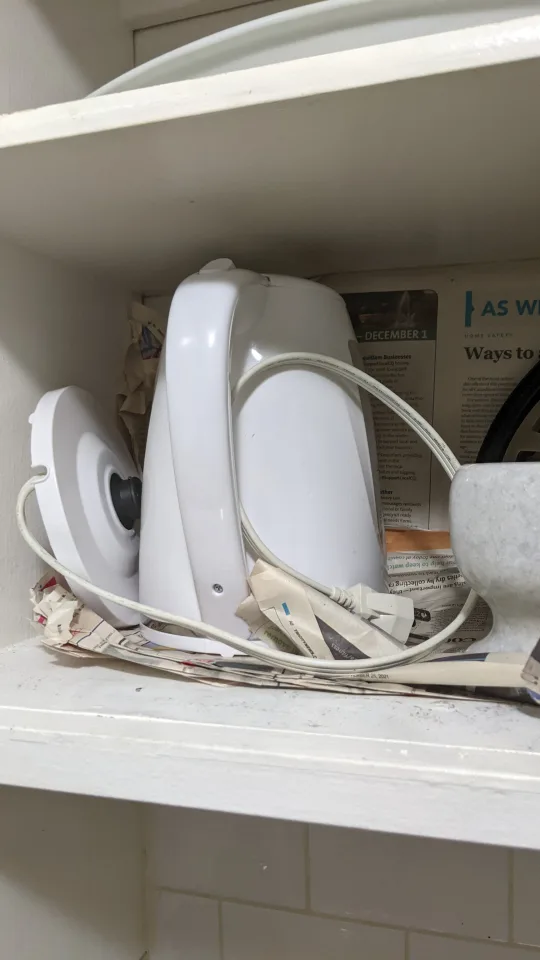 Set of 4 trivets, kettle, serving plate, etc image indicator(3)