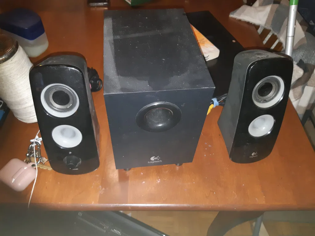 #freecycle Logitech Subwoofer Speaker Set thumbnail